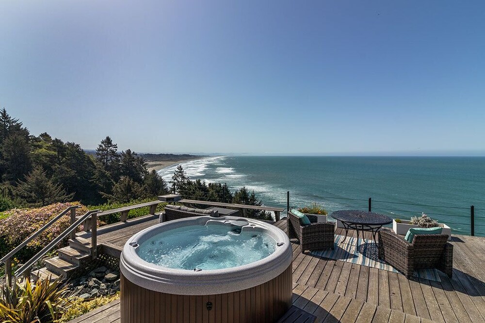 Pacific Dream - Private home on 1/2 acre w/ endless ocean views & hot tub