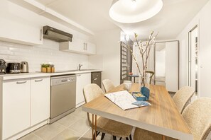 Fridge, microwave, stovetop, dishwasher - Sweett | Aboukir I - One Bedroom Apartment, Sleeps 2 (Paris)