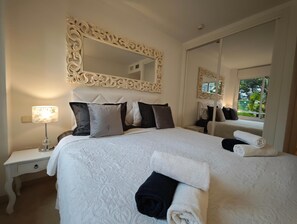 2 bedrooms, desk, iron/ironing board, travel cot - Luxury Frontline Residence - EHHouse (Estepona)