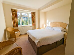Free WiFi, bed sheets - THE GROVE HOTEL (Bournemouth)