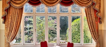 THE GROVE HOTEL