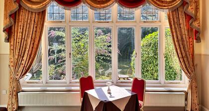 THE GROVE HOTEL