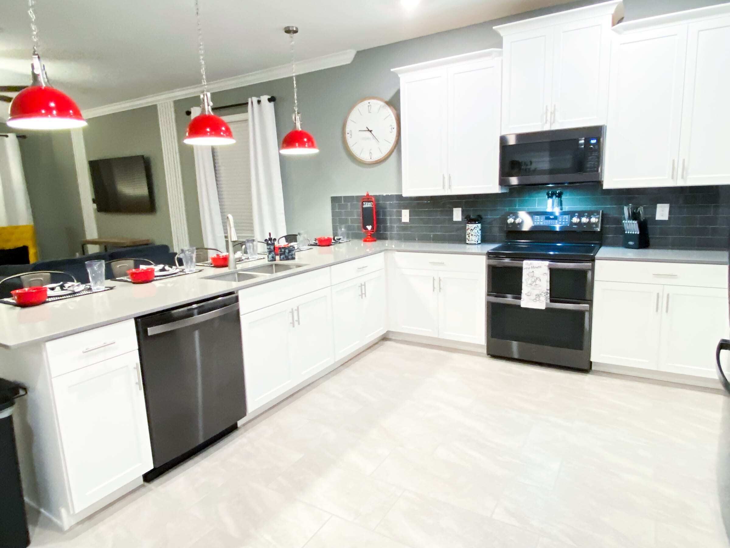 Geladeira, micro-ondas, fogão, cooktop