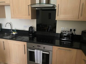 Apartment | Private kitchen | Fridge, microwave, oven, stovetop - Immaculate 2-bed Apartment in York City Centre (York)