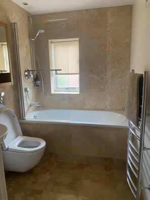 Apartment | Bathroom | Combined shower/tub, deep soaking tub, hair dryer, towels