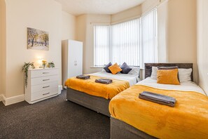 5 chambres, fer et planche à repasser, Wi-Fi gratuit, draps fournis