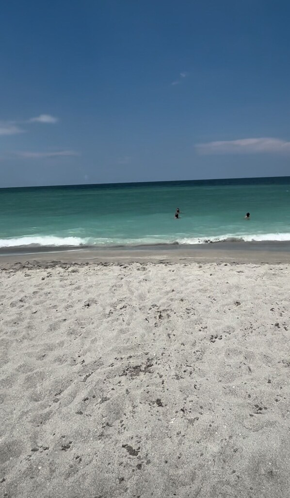 كراسي للتشمس، مناشف للشاطئ