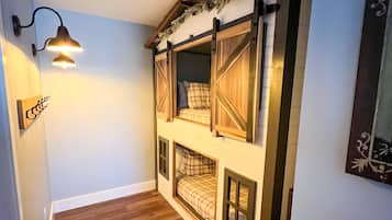 1 bedroom, desk, iron/ironing board, free WiFi