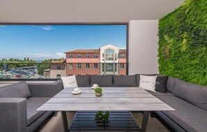 تناول الطعام بالخارج