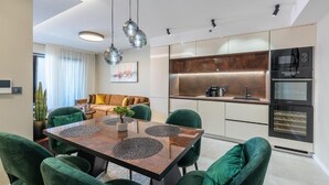 茶具/咖啡用具、冰箱、微波炉、烤箱