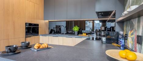 Refrigerador, horno, parrilla de estufa y lavavajillas