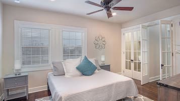 Rumah (4 Bedrooms) | 4 kamar tidur, setrika/meja setrika, dan seprai linen