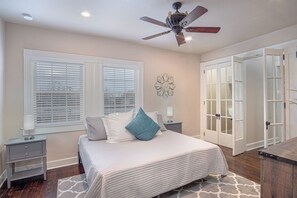 House (4 Bedrooms) | 4 bedrooms, iron/ironing board, bed sheets