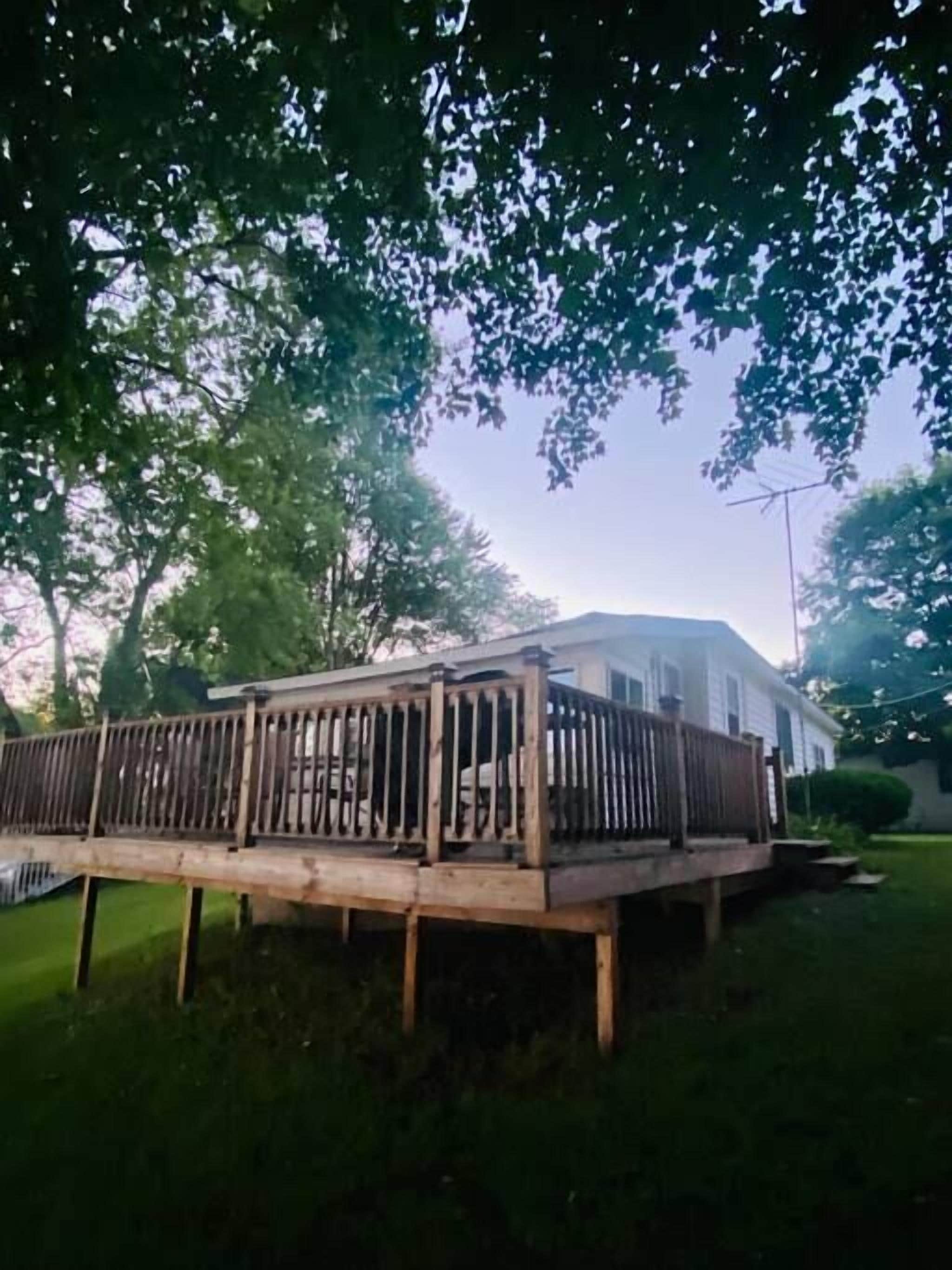 Cottages on Sand Lake - The Lakeside Cabin