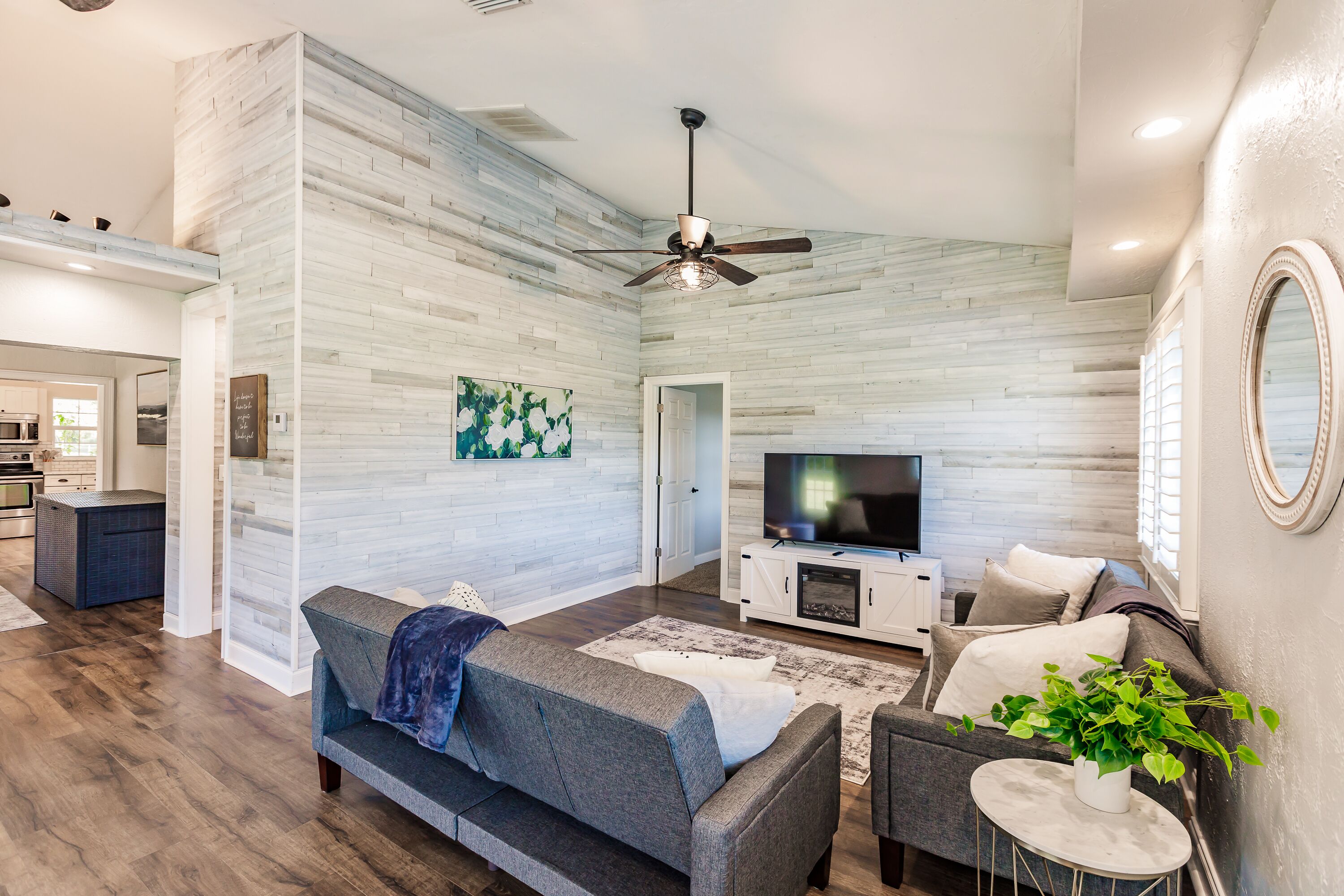 Tranquil, Parklike Waterfront 3bd/3ba