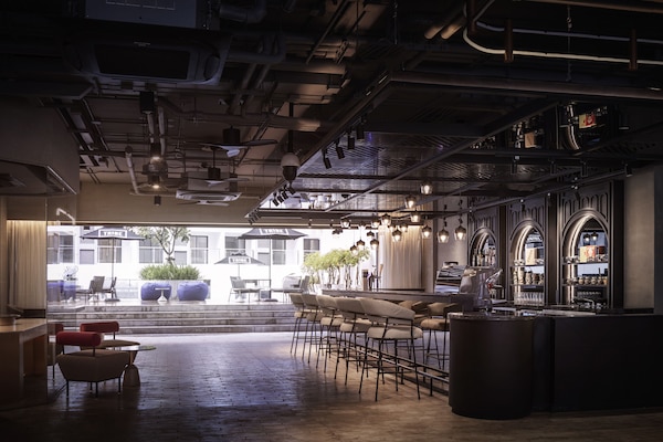 3 bares, bar junto a la piscina