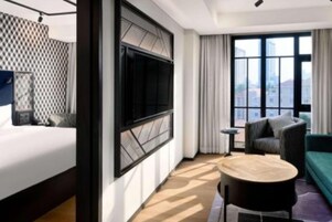 Ropa de cama de alta calidad, minibar, caja fuerte