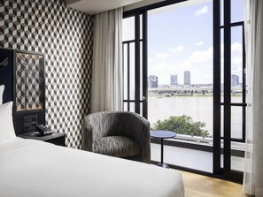 Premium bedding, minibar, in-room safe, individually decorated - TRIBE Phnom Penh Post Office Square (Phnom Penh)