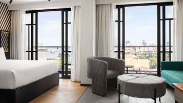 Comfort Suite, 1 Queen Bed (XL) | Premium bedding, minibar, in-room safe, individually decorated