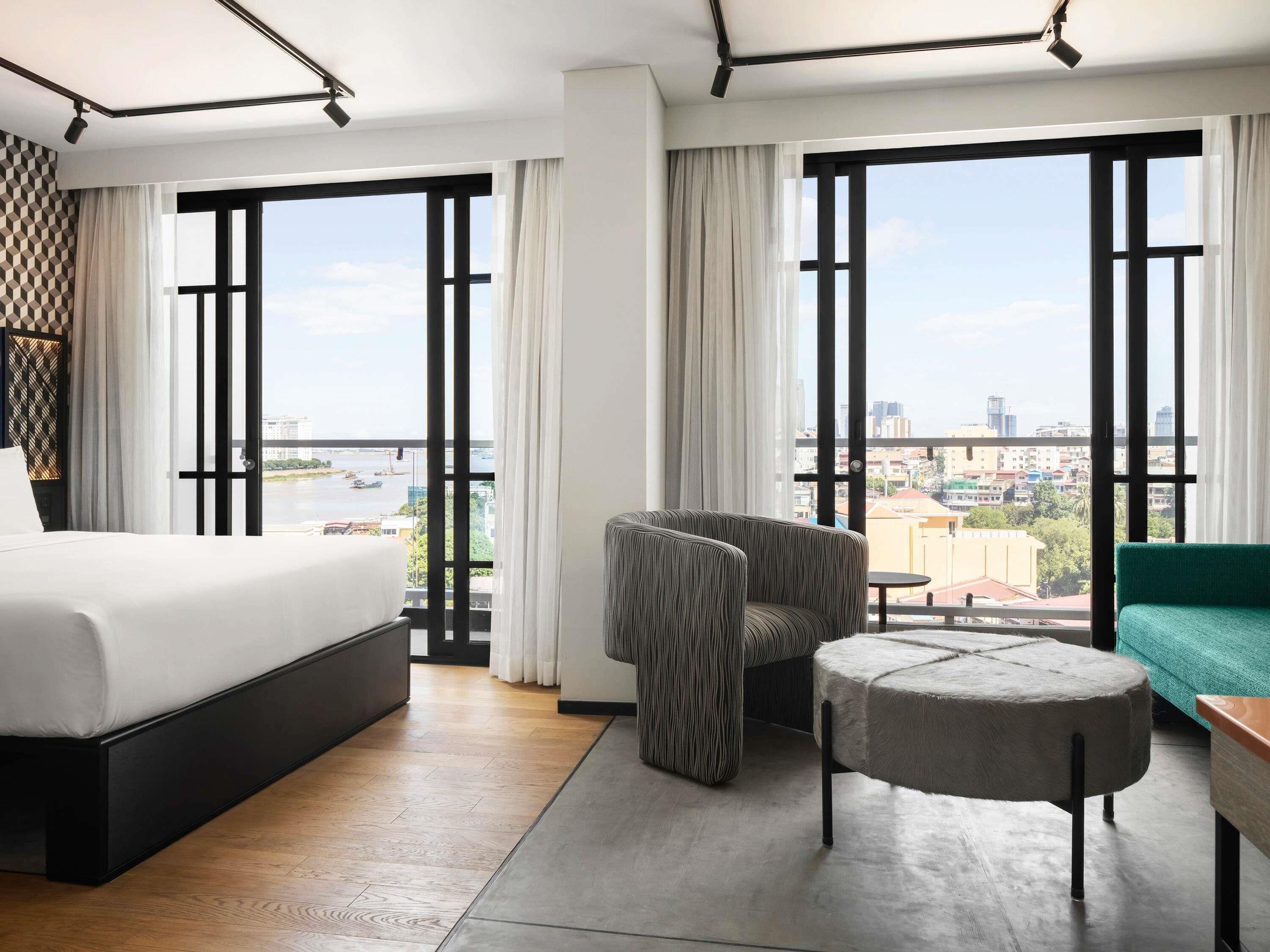 Comfort Suite, 1 Queen Bed (XL) | Premium bedding, minibar, in-room safe, individually decorated
