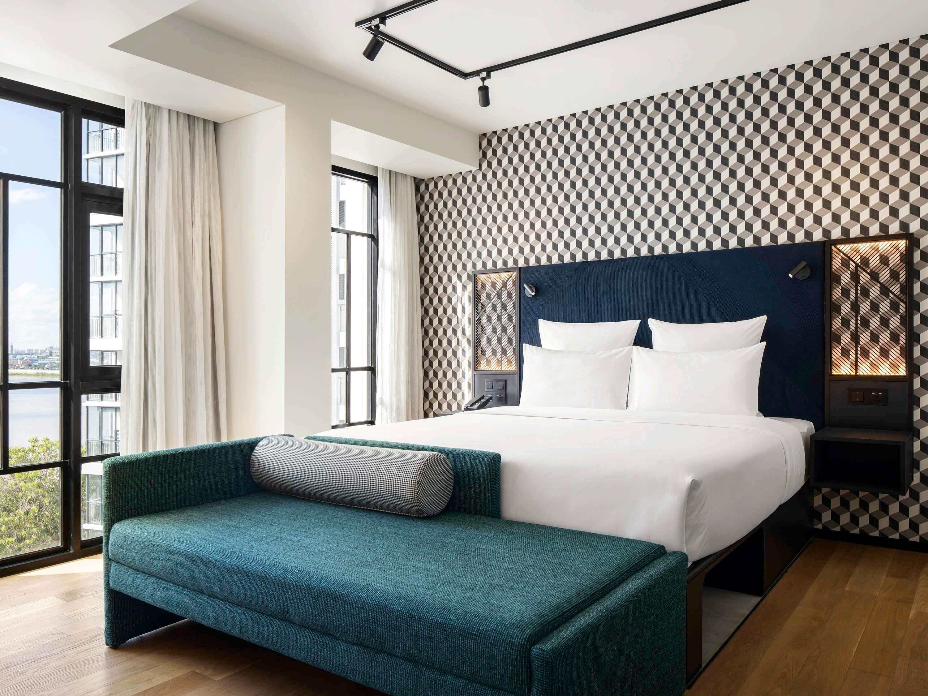 Comfort Room, 1 Queen Bed (XL) | Premium bedding, minibar, in-room safe, individually decorated