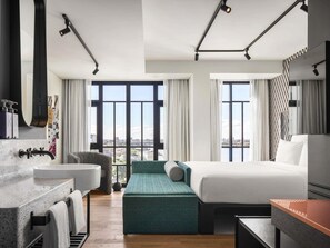 Comfort-Zimmer, 1 Queen-Bett (XL) | Hochwertige Bettwaren, Minibar, Zimmersafe, individuell dekoriert
