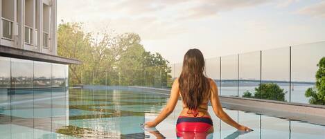 Outdoor pool, pool umbrellas, sun loungers