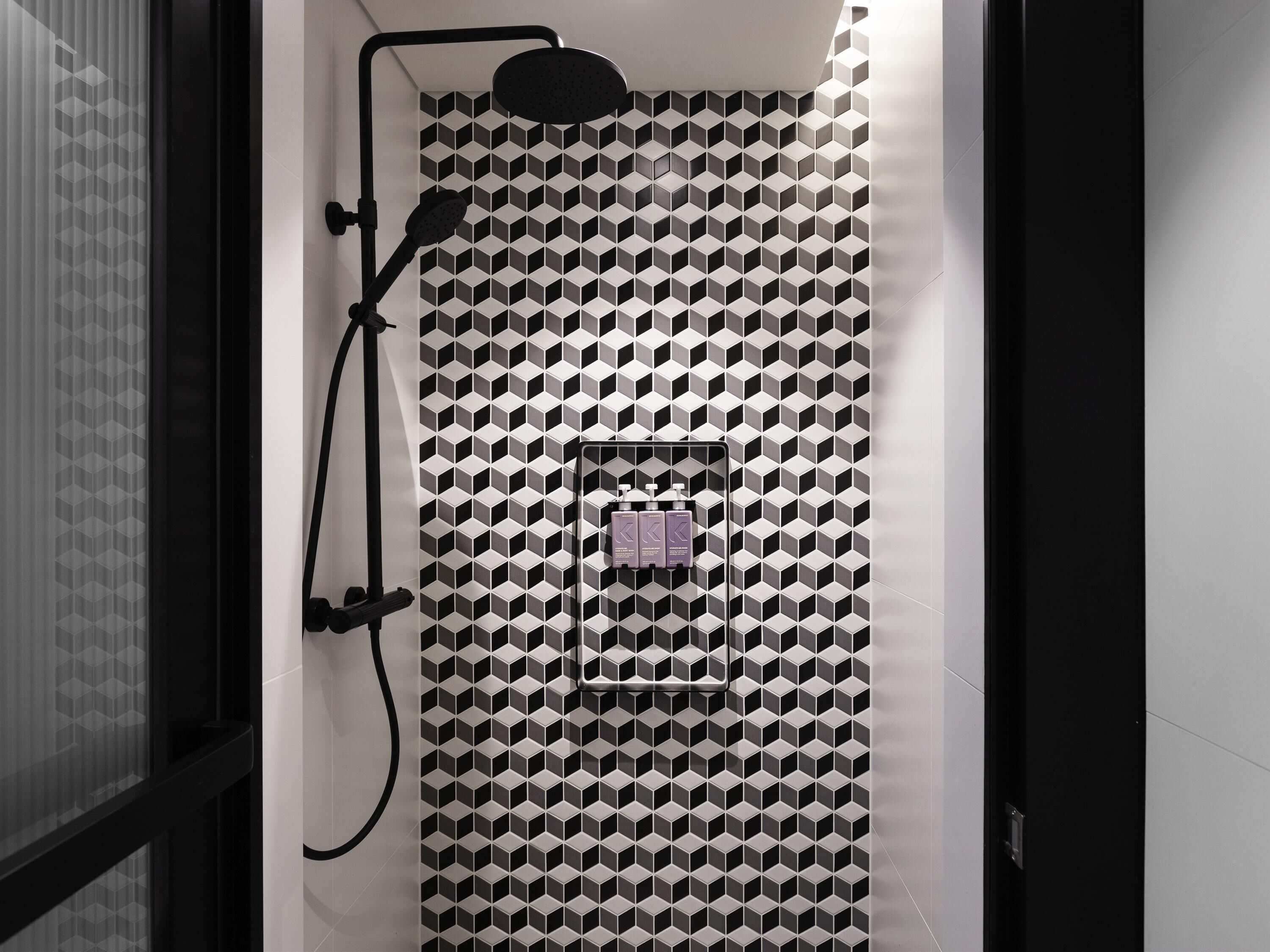 Ropa de cama de alta calidad y minibar 