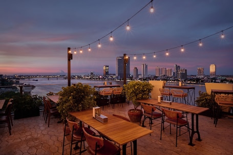 3 bars/lounges, poolside bar