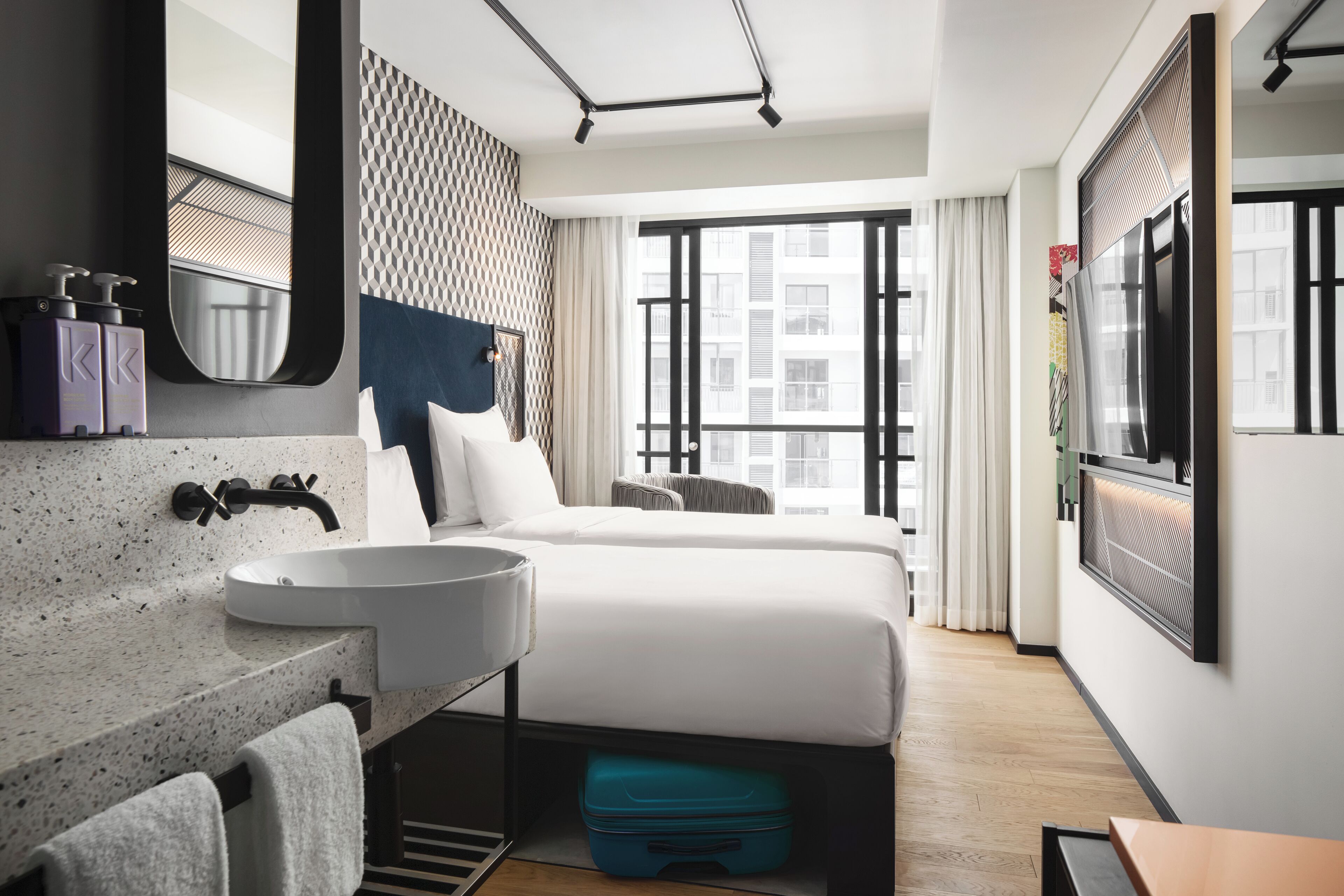 Comfort Room, 1 Queen Bed, Balcony | Premium bedding, minibar, in-room safe, individually decorated