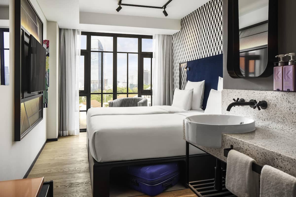 Comfort Room, 2 Single Beds | Premium bedding, minibar, in-room safe, individually decorated