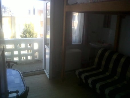 Interior. Logies Grenadine