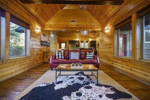 Smart TV, fireplace - Midnight Rhapsody-Romantic Cabin with Large Jacuzzi Tub & Outdoor Gas Fireplace (Broken Bow)