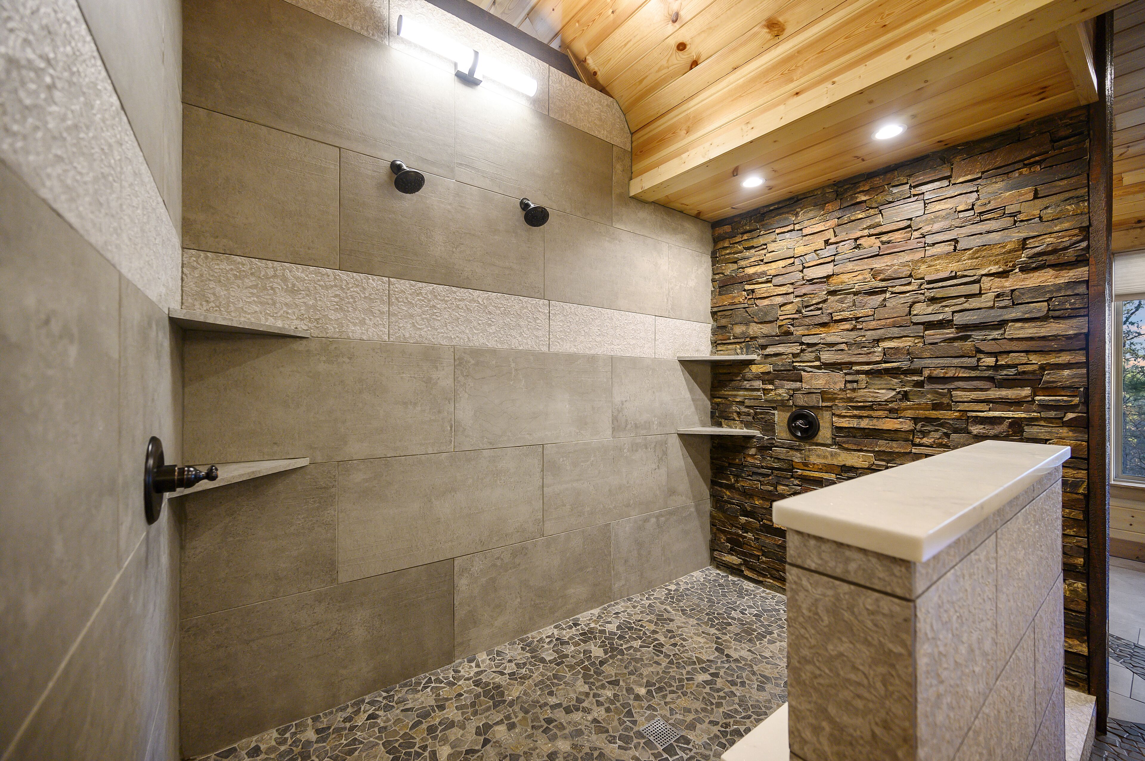 Midnight Rhapsody-Unique Romantic Couple's Cabin w/ Hot Tub