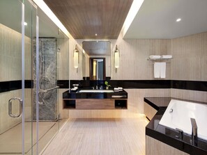 Minibar, in-room safe, desk, laptop workspace - Mercure Pangkalan BUN (Pangkalan Bun)