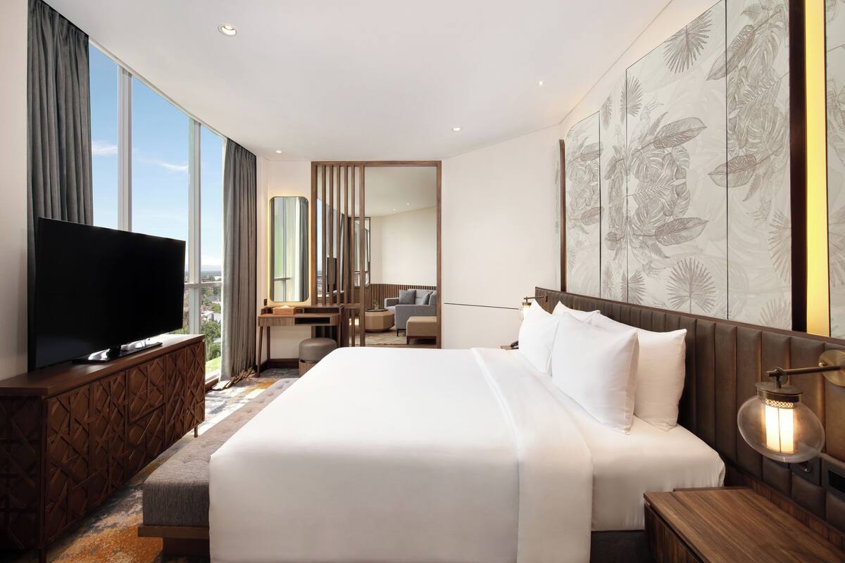 Suite, 1 lit double | Minibar, coffres-forts dans les chambres, bureau