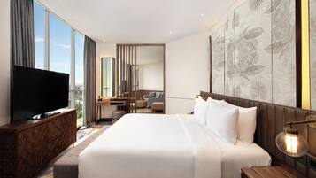 Suite, 1 Double Bed | Minibar, in-room safe, desk, laptop workspace