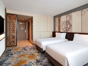 Minibar, in-room safe, desk, laptop workspace - Mercure Pangkalan BUN (Pangkalan Bun)