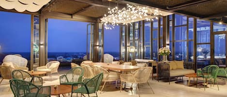 2 bares o lounges, lounge en el lobby