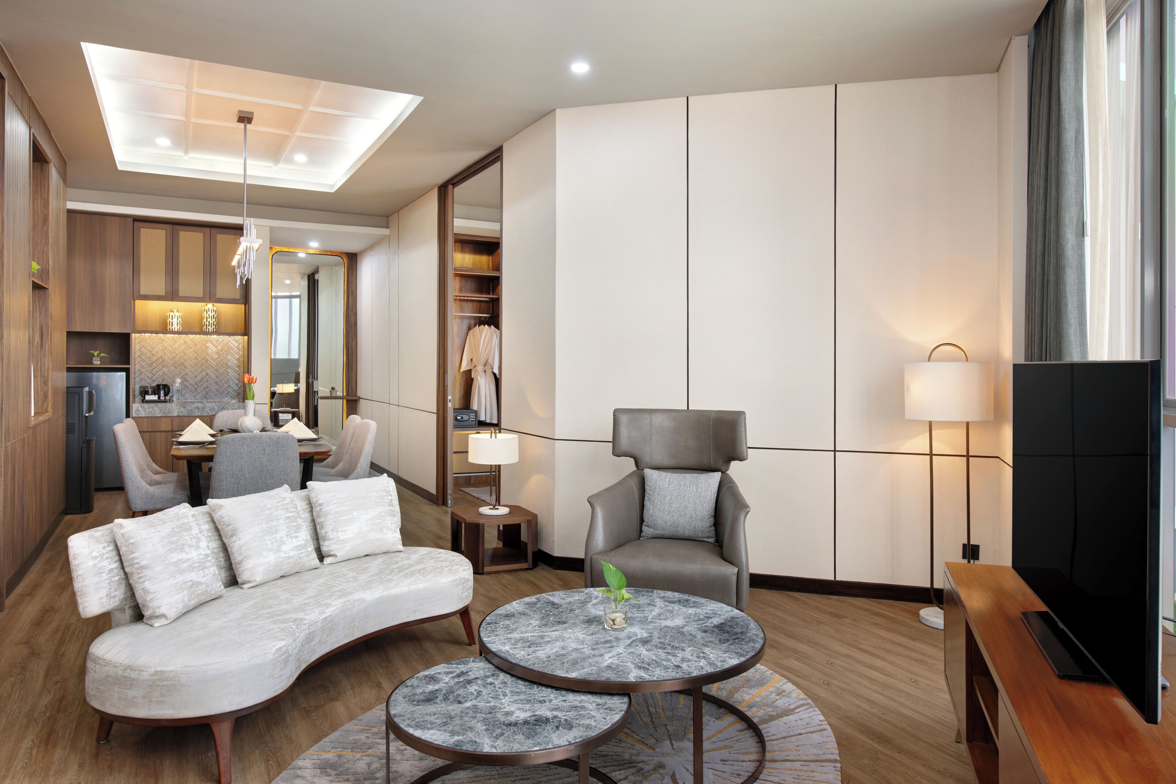 ห้องเพรสซิเดนเชียลสวีท, เตียงคิงไซส์ 1 เตียง | บริเวณนั่งเล่น | ทีวีจอแอลซีดี 50 นิ้ว พร้อมช่องเคเบิล