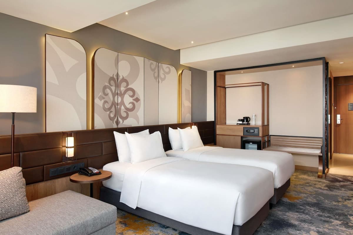 Deluxe Room, 2 Single Beds | Minibar, in-room safe, desk, laptop workspace