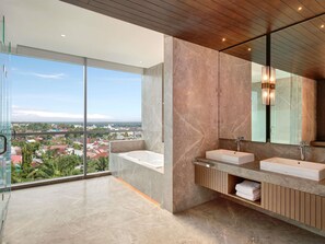 Minibar, in-room safe, desk, laptop workspace - Mercure Pangkalan BUN (Pangkalan Bun)