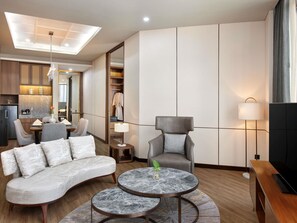 Suite Presidenziale, 1 letto king | Area soggiorno | TV LCD 50 pollici con canali via cavo