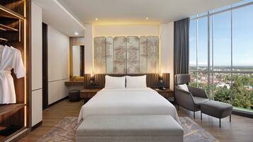 Minibar, coffres-forts dans les chambres, bureau