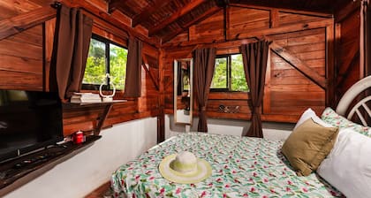 200 steps from the beach! Private 3BR Pool AC Wifi