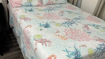 1 soverom, skrivebord, strykejern/-brett og wi-fi (inkludert)