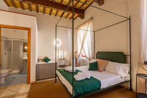 Superior Double Room | Premium bedding, down comforters, in-room safe, iron/ironing board - La Corte del Grillo - Residenza d'Epoca (Chiusi)