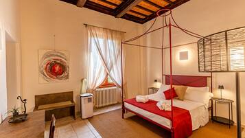 Superior-Doppelzimmer | Hochwertige Bettwaren, Daunenbettdecken, Zimmersafe