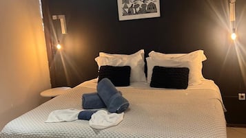 Double Room | Minibar, individually decorated