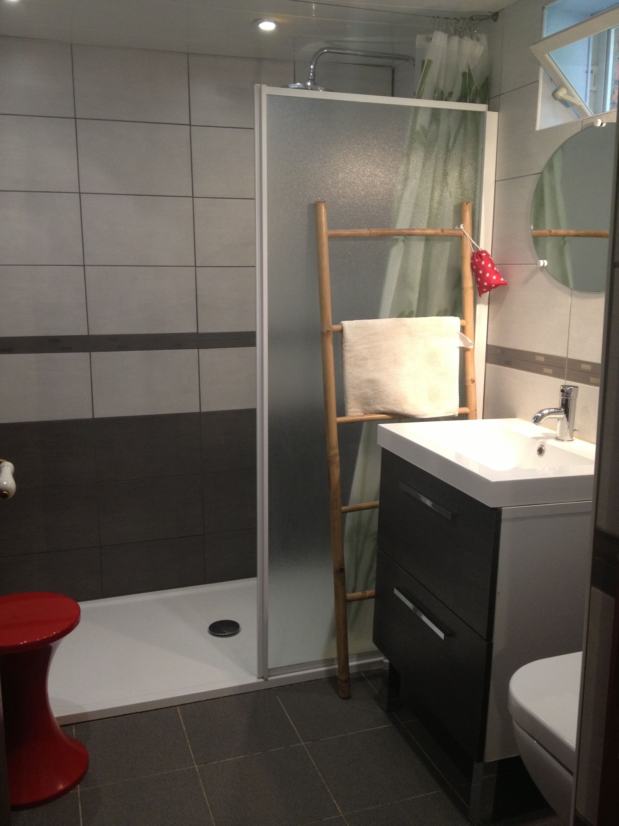 Typical country house, pink brick and Lauragais pebbles.